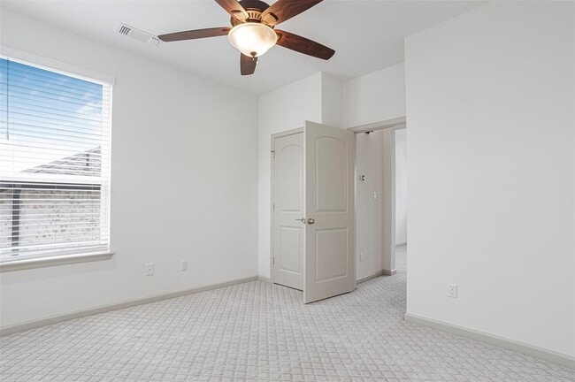 Building Photo - 228 Barton Oak Trl