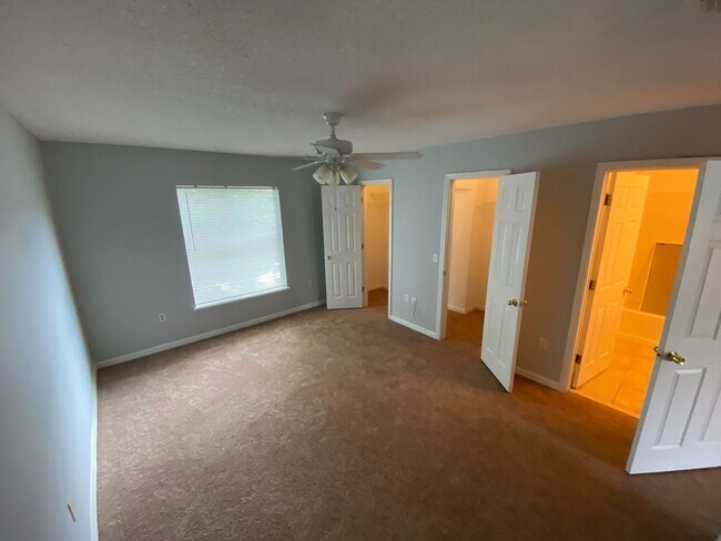Building Photo - Beautiful 4 Bedroom, 3.5 Bath, 2 Car Garag...
