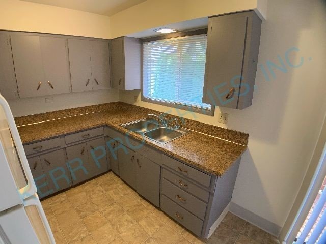Building Photo - Charming 2-Bedroom Multiplex in the Heart ...