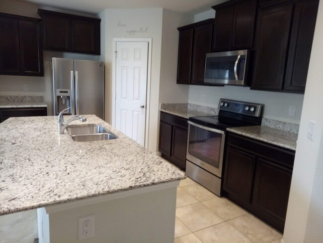 Building Photo - 4755 Chatterton Way