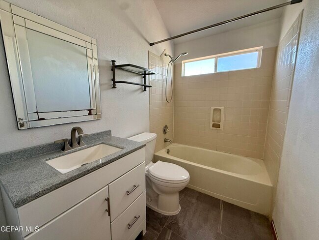 Building Photo - 1301 Tierra Roja St