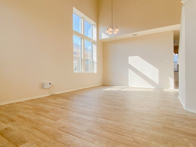 Building Photo - 12021 Pecangate Way