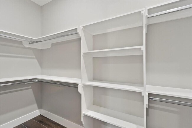 Building Photo - 5506 Pershing St