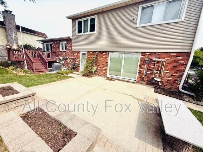 Building Photo - 21 E Appletree Ln