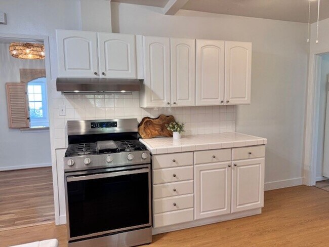 Building Photo - One bedroom, one bath in La Crescenta