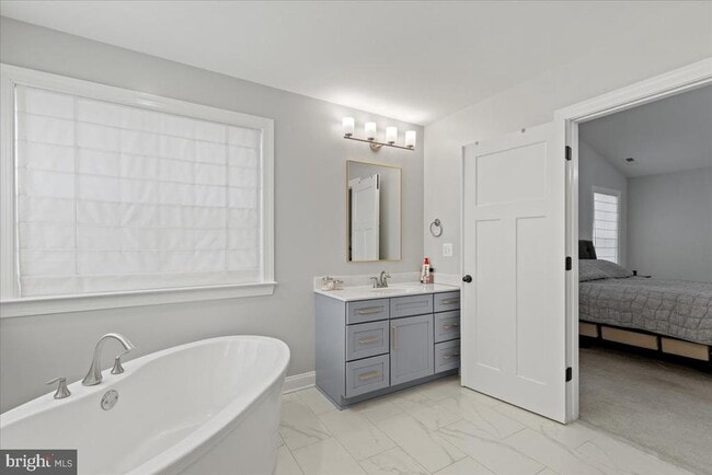 Building Photo - 2061 St Pauls Ct