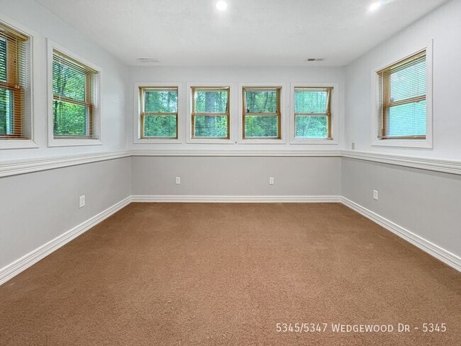 Building Photo - 5345/5347 Wedgewood Dr-5345