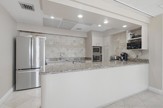 Building Photo - 111 N Pompano Beach Blvd