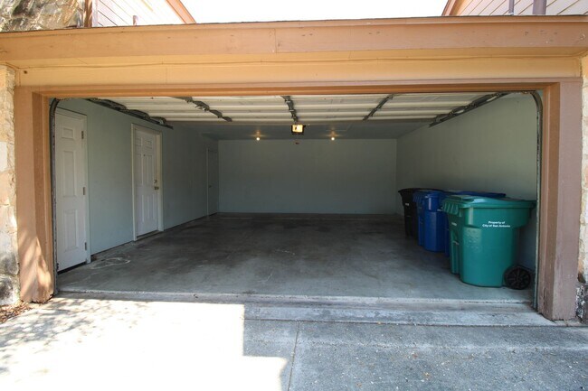 Building Photo - 14302 Indian Woods