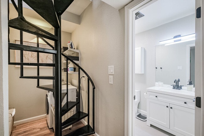 Building Photo - 2507 Montrose Blvd