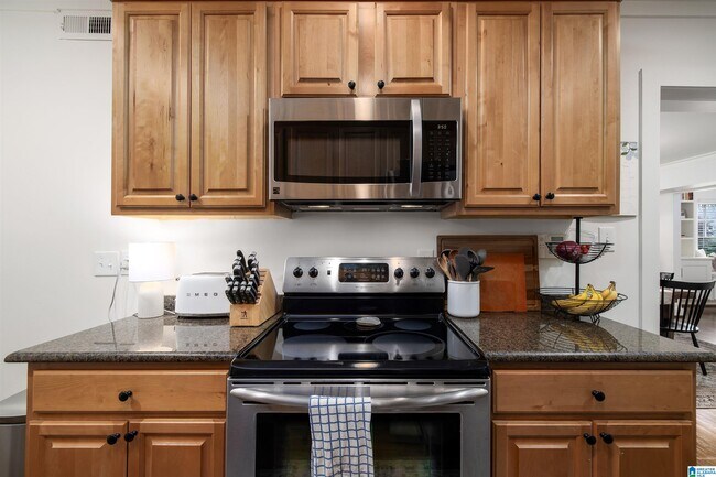 Building Photo - 1305 31st St S