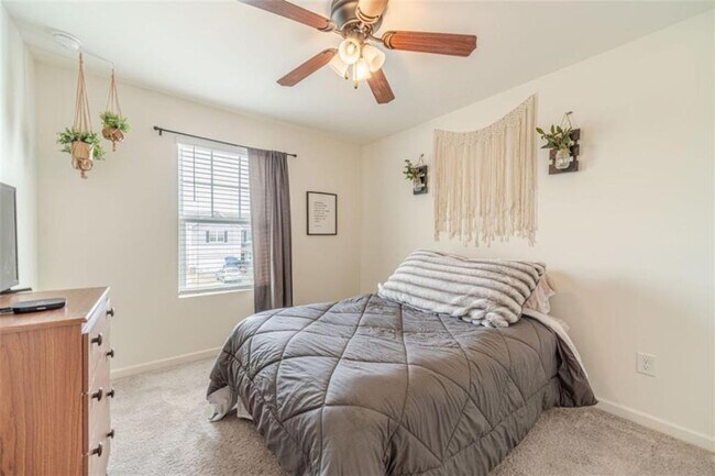 Building Photo - 222 Knightsbridge Ln