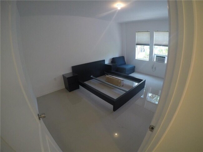 Building Photo - 1611 Michigan Ave