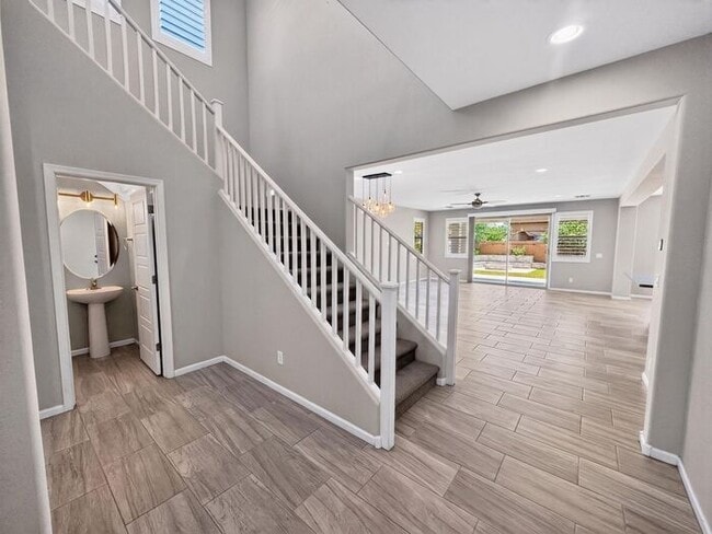 Building Photo - Stunning 5 Bed/5Bath Home in Gated Community – Over 3,100 SqFt of Modern Living -New Carpet throu...