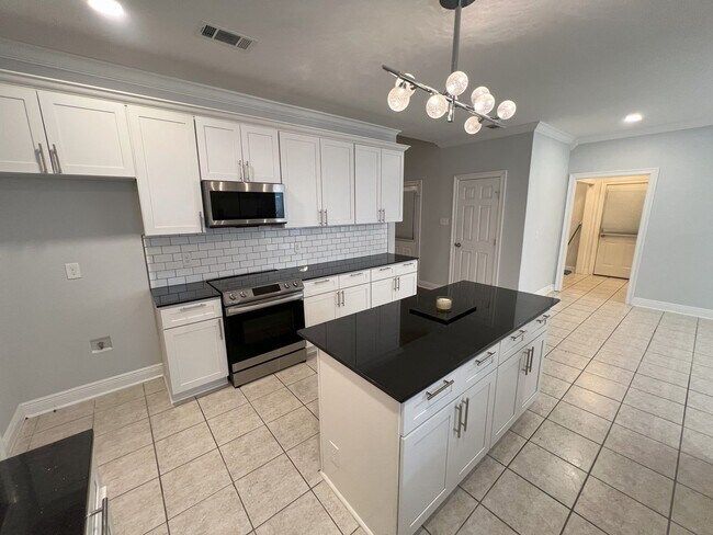 Building Photo - Newly remodeled, 4 bedroom, 2.5 bathroom home in Baton Rouge, LA