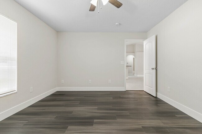 Building Photo - 884 Winchester St