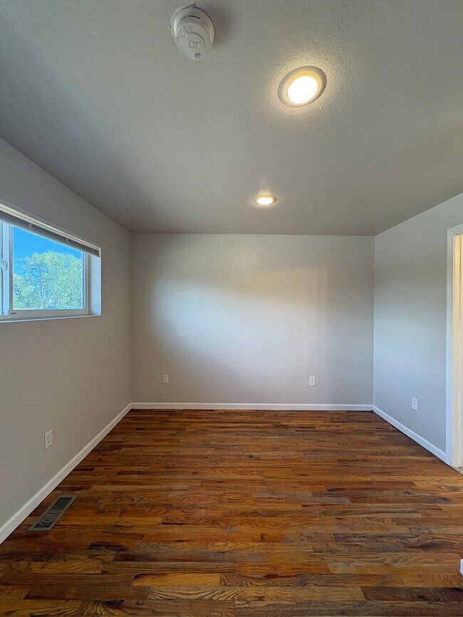 Building Photo - 3230 W 55th Pl