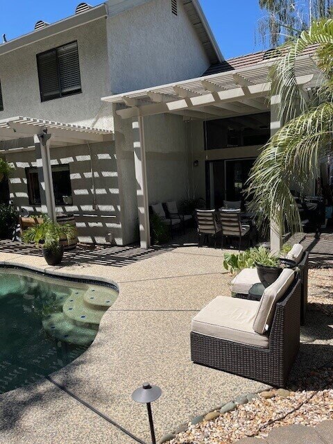 Building Photo - "Spacious 4-Bed, 3-Bath Oasis in Gold Rive...