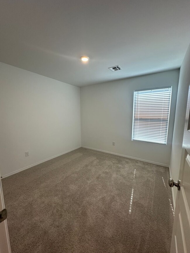 Building Photo - *Newly Built* 3 Bed 2 Bath 2 Car Garage