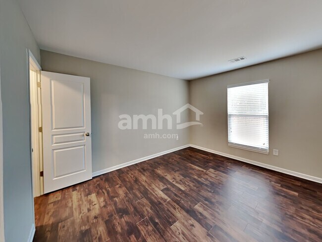 Building Photo - 804 Commerce Trl