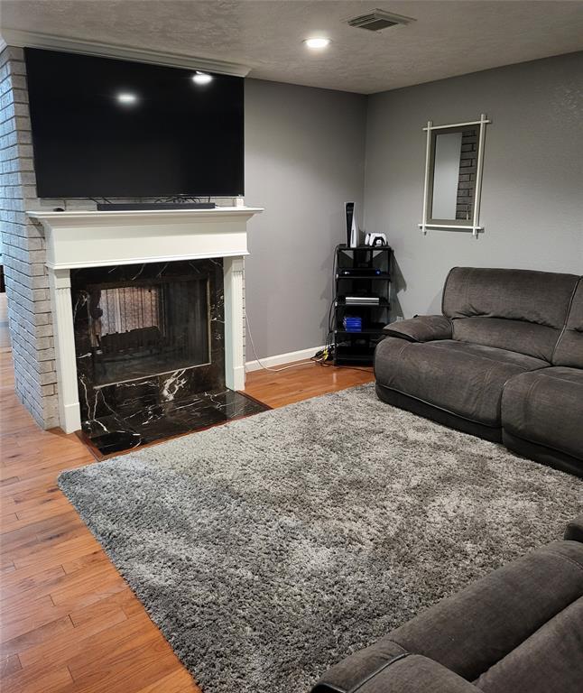 Building Photo - 3461 Hickory Ln