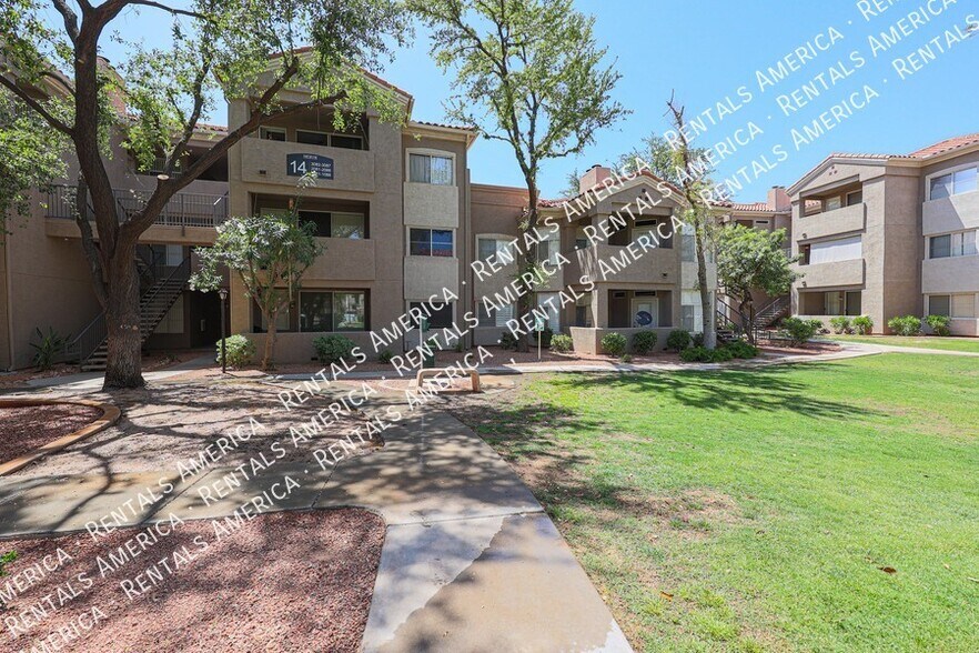 Building Photo - 3830 E Lakewood Pkwy E