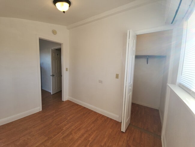 Building Photo - 9411 Windmill St