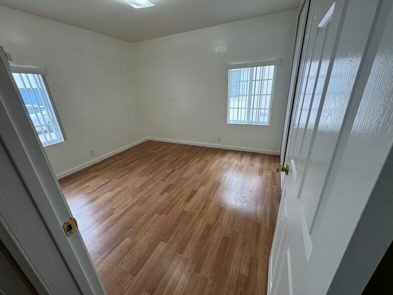 Building Photo - 5566 Kinston Ave
