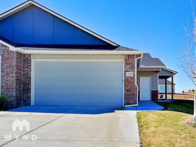 Building Photo - 5790 E Bristol Cir