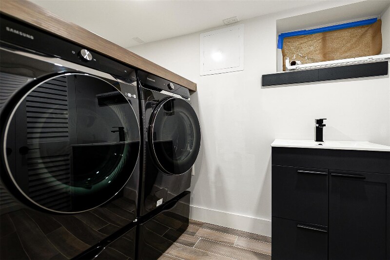 Building Photo - 71-31 Loubet St