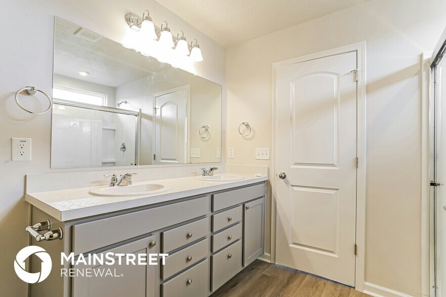 Building Photo - 5009 Roese Ave