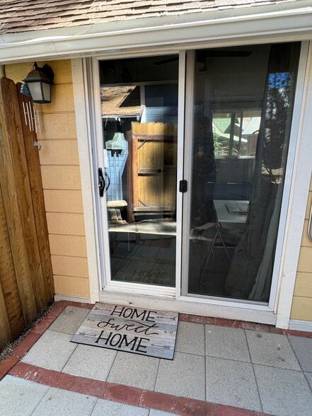 Entrance - 1357 Ross St