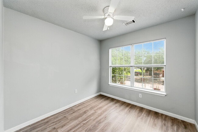 Building Photo - 303 Crooked Pine Trail
