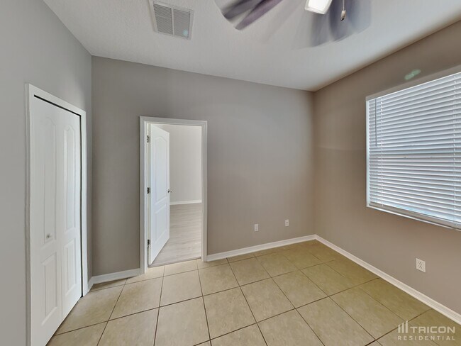 Building Photo - 2557 Isabela Terrace