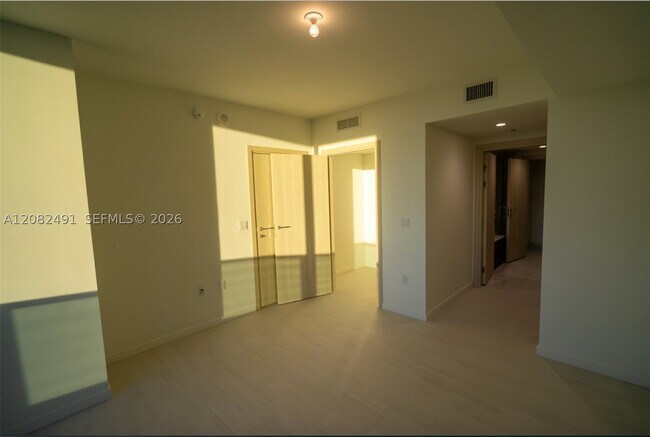 Building Photo - 1000 Brickell Plaza