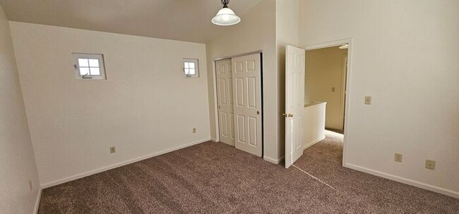 Building Photo - 2 bedroom 1.5 bath Home for Rent, Great Sp...