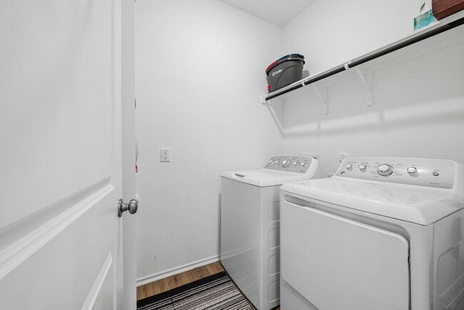 Building Photo - 1733 Catahoula Dr