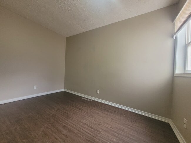 Building Photo - 612 N Washington St