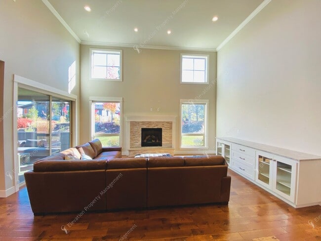 Building Photo - Luxury Single-Level 3BR - 3.5BA Living in Tetherow