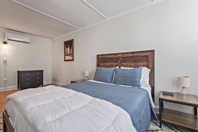 Building Photo - 38 George St