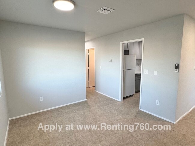 Building Photo - Newly Remodeled 2 Bed 1 Bath Near Downtown!
