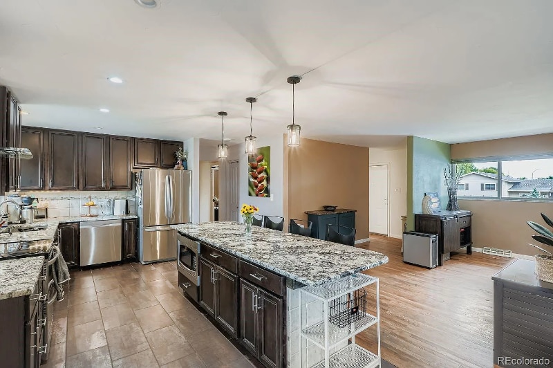 Building Photo - 355 Gray St