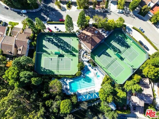 Building Photo - 2637 Angelo Dr