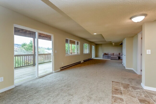 Building Photo - Large 4 Bedroom Edgemoor Home w/ Mother-in-law Suite