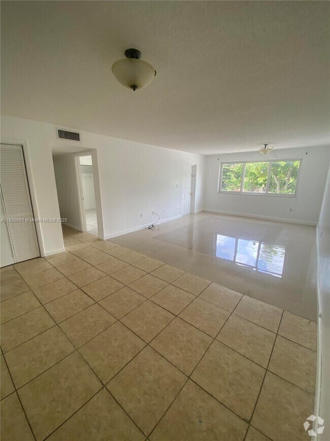Building Photo - 6930 Miami Gardens Dr