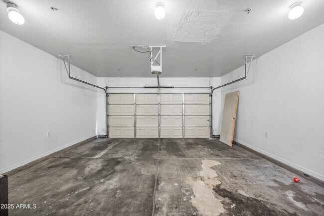 Building Photo - 4608 W Maryland Ave