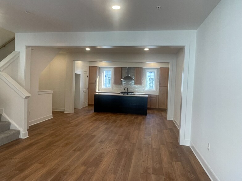 Building Photo - 305 Frederick Wy