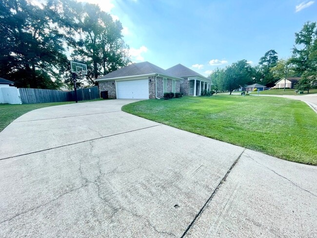 Building Photo - 311 Longleaf Dr