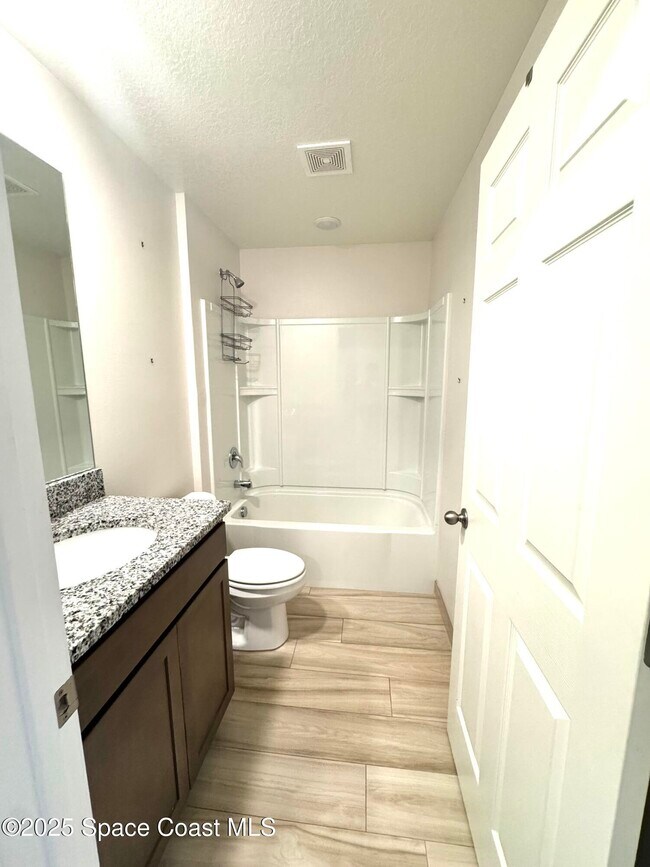 Building Photo - 1066 Dania Cir