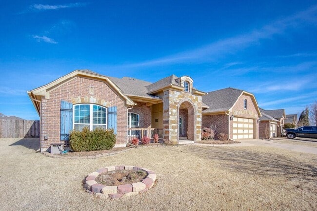 Building Photo - 2405 NW 180th St